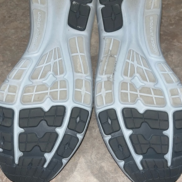 UNDER ARMOUR SURGE SHOES MENS SIZE 11 ***EUC*** - Picture 7 of 8